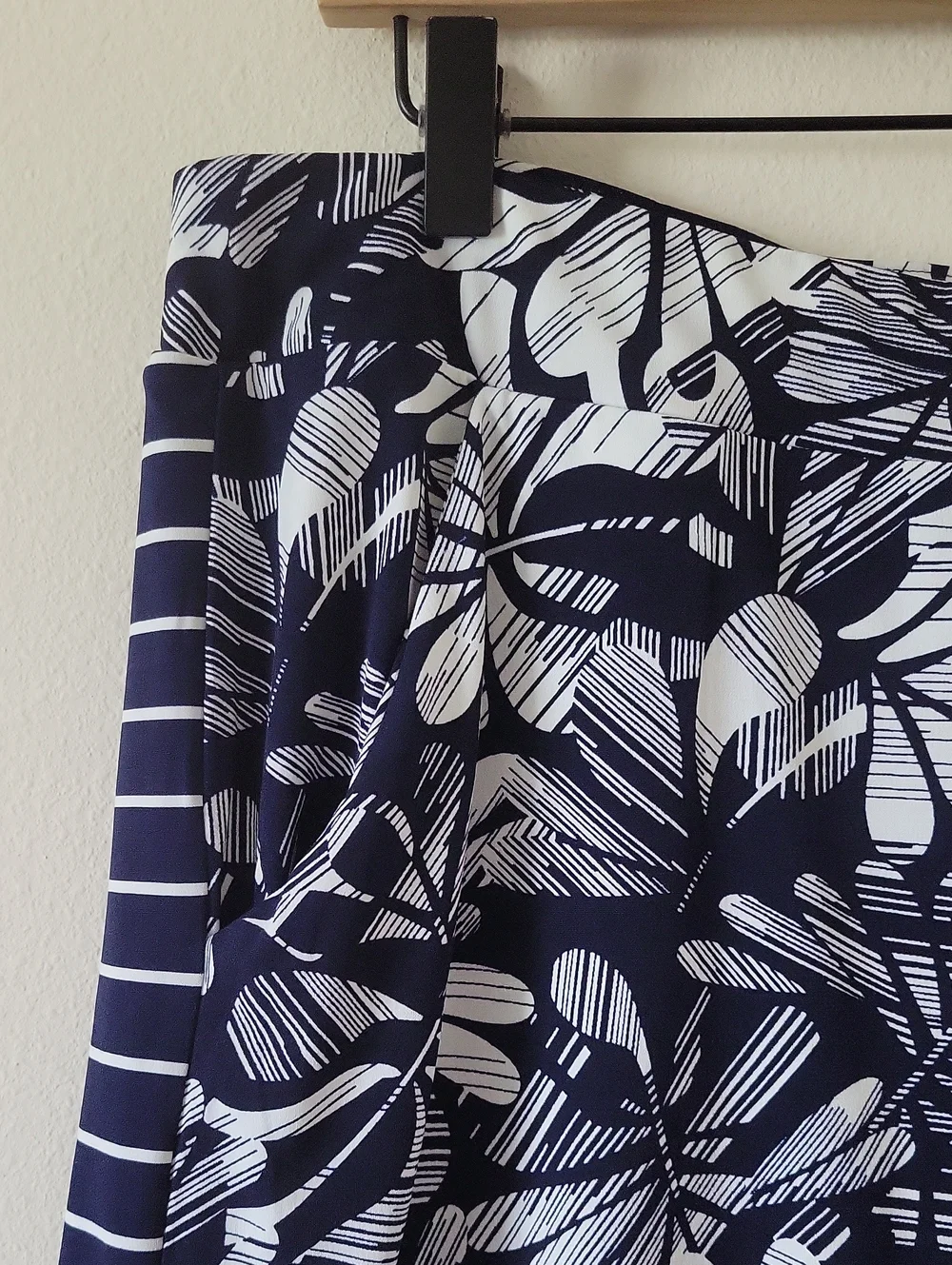 Weekends by Chico's Blue White Pull-on Skort Size Large